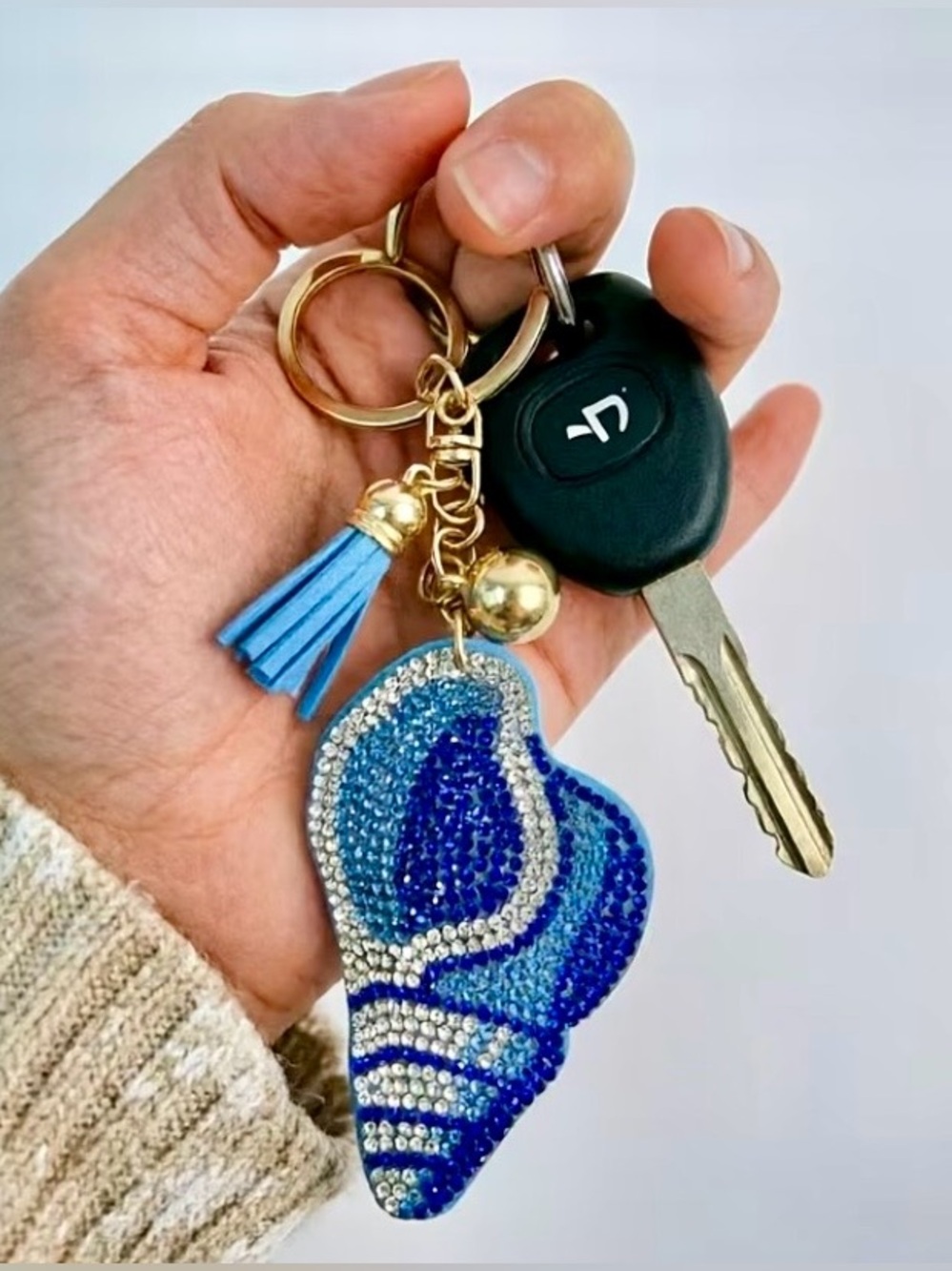 $42.00- Gorgeous Blue Tassel Seashell Bag Charm Keychain
